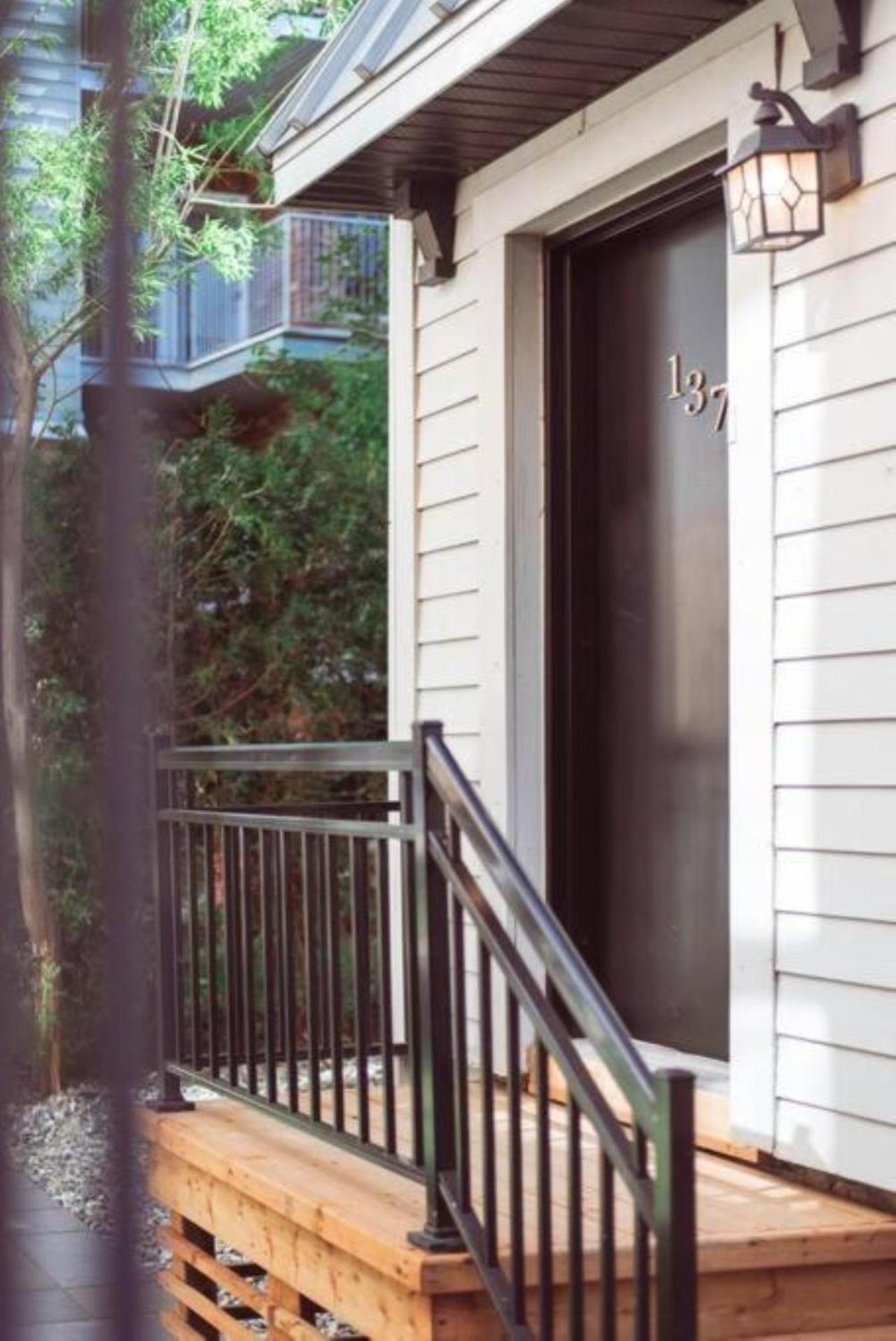 Golden Cross // Typical Old Quebec Appartement Exterior photo